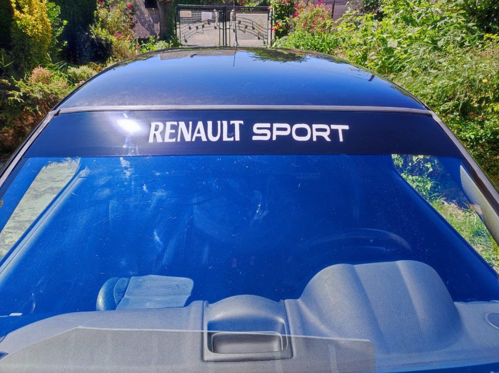 Découpe & pose d'un pare soleil ' Renault Sport '